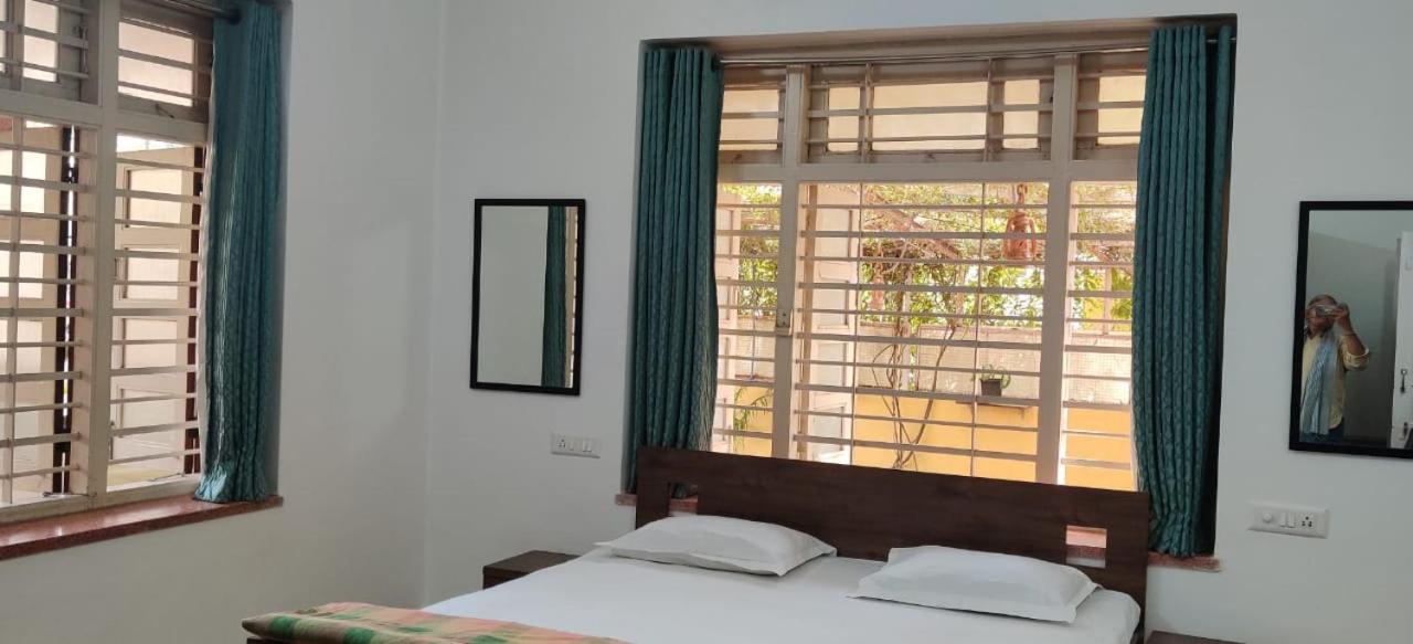 Srinekatan Heritage Villa Homestay 阿穆达巴 外观 照片